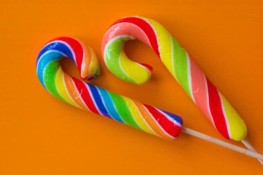 Parlak yeni yıl çizgili karamel 