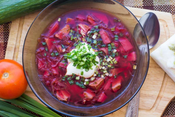 Uma Tigela Borsch Com Creme Leite Cebolas — Fotografia de Stock