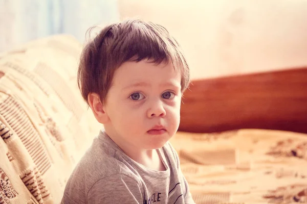 Retrato Menino Brincando Casa — Fotografia de Stock