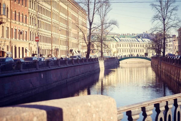 サンクトペテルブルクのフォンタンカ川 晴れた春の日 — ストック写真