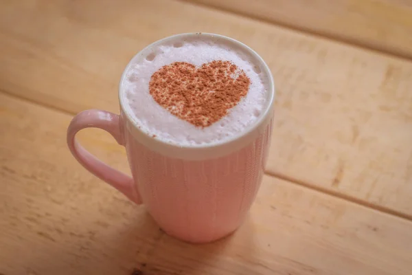 Een Kopje Koffie Met Een Patroon Van Kaneel Aftelkalender Voor — Stockfoto