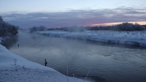 Mattina Alba Sul Fiume Forte Gelo Evaporazione Acqua Freddo Amaro — Video Stock