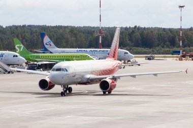 Havaalanında uçak. Rusya'nın havayolu uçak. Pulkovo havalimanına 15 Ağustos 2018, Rusya, St. Petersburg lekelenme resmi yaz