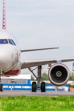 Havaalanında uçak. Rusya'nın havayolu uçak. Pulkovo havalimanına 15 Ağustos 2018, Rusya, St. Petersburg lekelenme resmi yaz