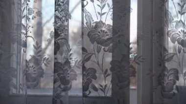 Pencere arka planda perde dantel ile Gün ışığı 