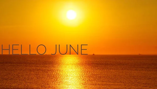 Banner Witam czerwca. Tekst na zdjęciu. Tekst Hello czerwca. Nowy miesiąc. Nowy sezon. Miesiąc letni. Tekst na zdjęciu słońca. — Zdjęcie stockowe