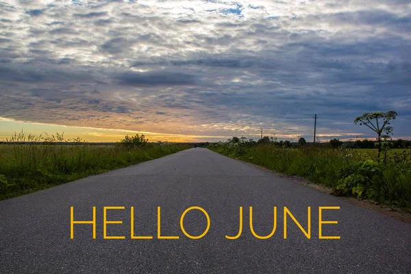 Banner Hello juni. Text på fotot. Text Hello juni. Ny månad. Ny säsong. Sommar månad. Text på Sunset Photo. — Stockfoto