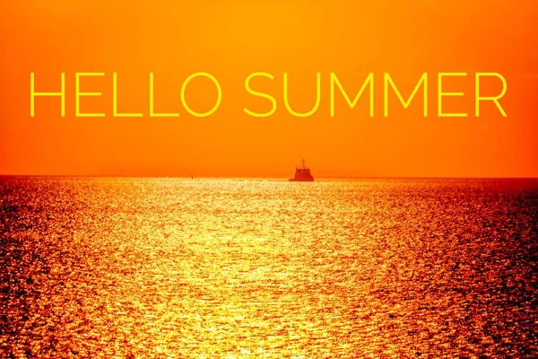 Hallo zomer banner. Tekst op de foto. Tekst Hello Summer. Nieuwe maand. Nieuwe seizoen. Zomer. Tekst op foto zonsondergang. Zomer zonsondergang. — Stockfoto