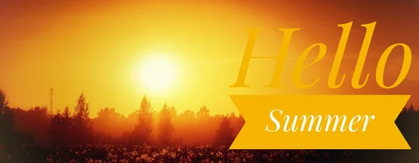 Hello Summer banner. Text på fotot. Text Hello Summer. Ny månad. Ny säsong. Sommaren. Text på foto solnedgång. Sommar solnedgång. — Stockfoto