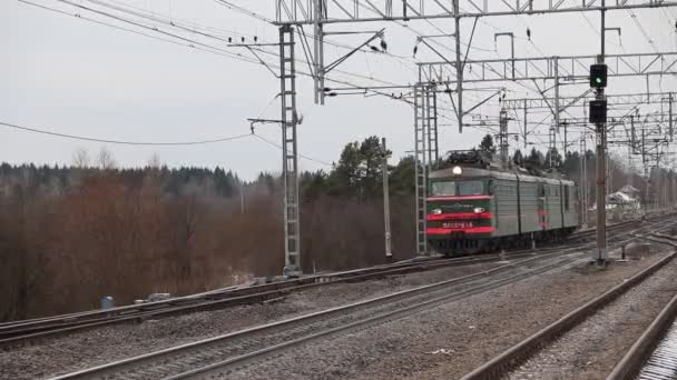 Tren Mueve Sobre Raíles Tren Ruso Otoño Rusia Región Leningrado — Vídeos de Stock