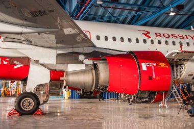 Uçak hangarı. Havayolu Rusya. Uçak toplamak. Yeni uçak. Pulkovo Airport resmi tespiti, St. Petersburg Rusya 28 Kasım 2018