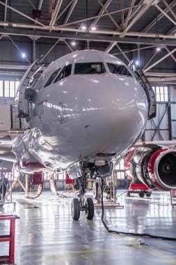 Uçak hangarı. Havayolu Rusya. Uçak toplamak. Yeni uçak. Pulkovo Airport resmi tespiti, St. Petersburg Rusya 28 Kasım 2018
