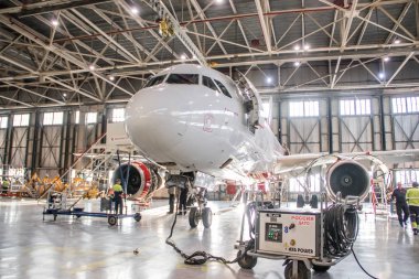 Uçak hangarı. Havayolu Rusya. Uçak toplamak. Yeni uçak. Pulkovo Airport resmi tespiti, St. Petersburg Rusya 28 Kasım 2018