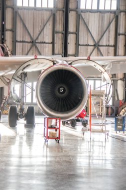 Uçak hangarı. Havayolu Rusya. Uçak toplamak. Yeni uçak. Pulkovo Airport resmi tespiti, St. Petersburg Rusya 28 Kasım 2018