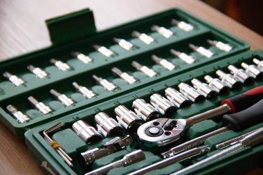 Tornavida seti. Çantadaki aletler. Onarım ve inşaat