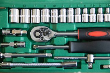 Tornavida seti. Çantadaki aletler. Onarım ve inşaat