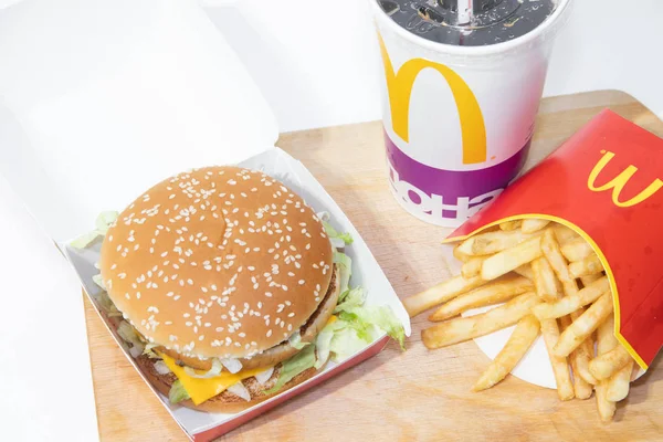 Mccombo Comida Rápida Big Mac Papas Fritas Limonada Una Nutrición — Foto de Stock