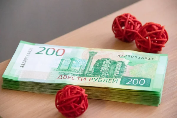 Uma Pilha Dinheiro Mesa Dinheiro Russo Rússia Gatchina Fevereiro 2019 — Fotografia de Stock