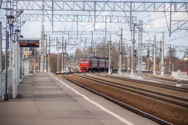 Tren Rojo Ruso Andén Transporte Público Rusia Región Leningrado Lyuban — Foto de Stock