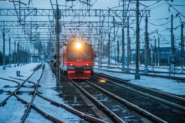Rus yolcu treni. Toplu taşıma. Rusya Metallostroy - 8 Mart 2019