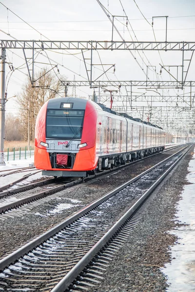 Russische Zugschwalbe Personenzug Russland Metallostroy März 2019 — Stockfoto
