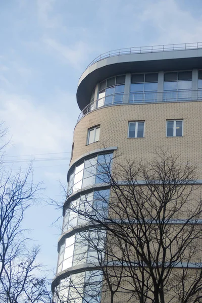 高層マルチ階建て住宅の窓 — ストック写真