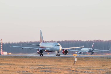 Rus uçağı Pulkovo havaalanında. 28 Kasım 2018 - Rusya St. Petersburg