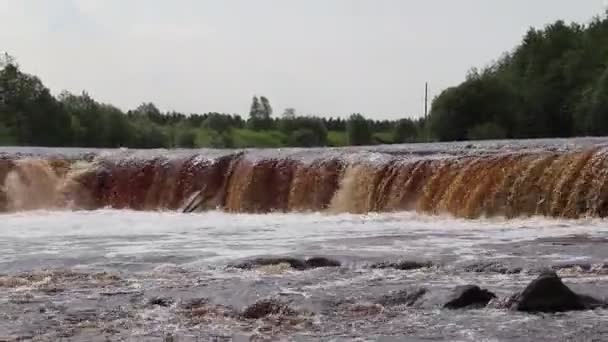 Cascadas Sablinsky Pequeña Cascada Agua Marrón Cascada Cascadas Rusia Umbrales — Vídeos de Stock