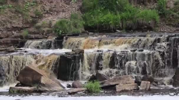 Cascadas Sablinsky Pequeña Cascada Agua Marrón Cascada Cascadas Rusia Umbrales — Vídeo de stock