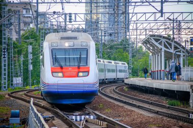 Yüksek hızlı tren Allegro. Hızlı tren. Toplu taşıma. Tren. Yolcu taşımacılığı. Rusya, St. Petersburg 31 Mayıs 2019 platformu Lanskaya