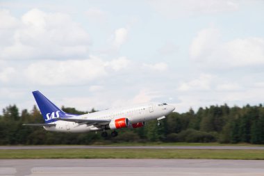 Rusya, St. Petersburg - 15 Ağustos 2018: Pulkovo Havaalanı'nda uçak. 