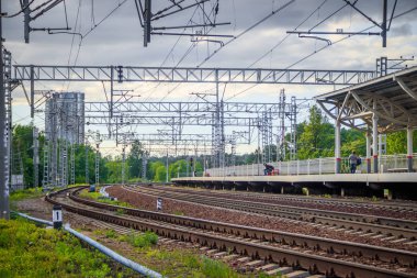 Rus demiryolu. Yaz treni. Raylar ve yataklı vagonlar Taşımacılığı