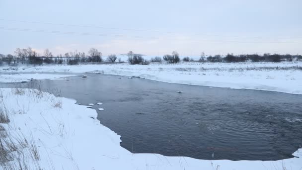 Зимой Река Снегом Река Рассвете Испарение Воды Холодная Зима Зимой — стоковое видео