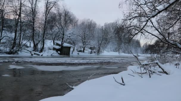 Rio Inverno Com Neve Rio Amanhecer Evaporação Água Inverno Gelado — Vídeo de Stock