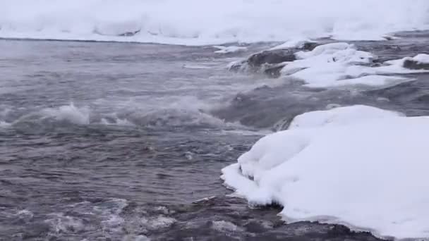 Rzeka Zimą Śniegiem Rzeka Świcie Odparowanie Wody Mroźna Zima Woda — Wideo stockowe