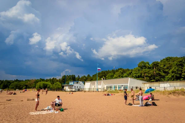 Plaża Zatoce Fińskiej Sezonie Letnim Rosja Obwód Leningradzki Lipca 2018 — Zdjęcie stockowe