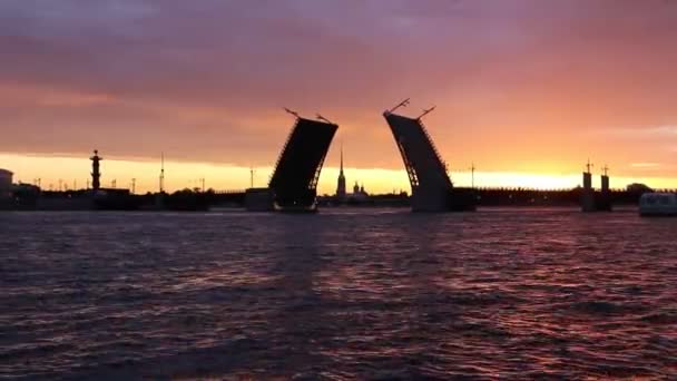 Petersburg Neva Nehri Üzerinde Köprüler Seyreltme Susnset Görünümü Rusya Petersburg — Stok video