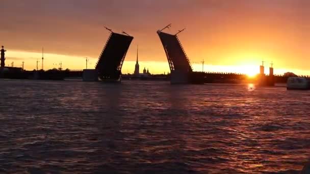 Susnset Syn Utspädning Broar Över Floden Neva Petersburg Ryssland Petersburg — Stockvideo