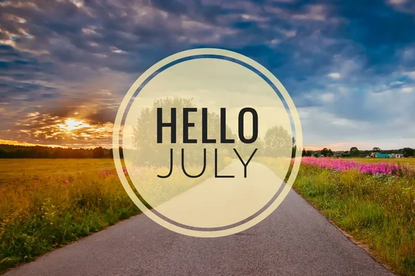 Banner merhaba Temmuz. Yeni ay. Yaz manzarası. Fotoğraftaki metin