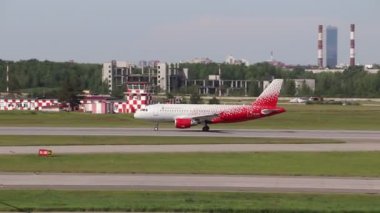 Rus uçağı Pulkovo havaalanında. 28 Kasım 2018 - Rusya St. Petersburg