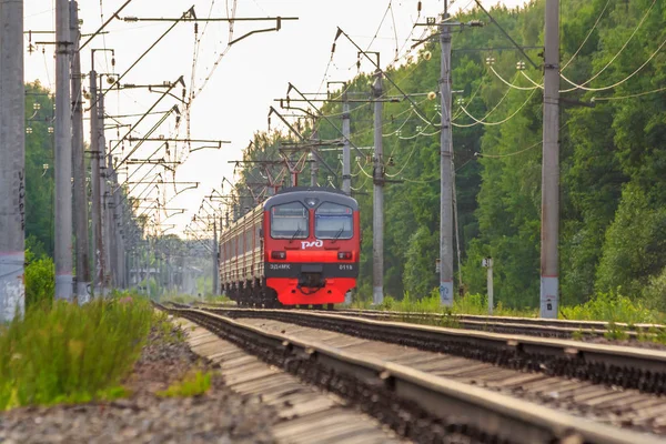 Comboio Russo Ferrovia Verão Comboio Vem Para Estação — Fotografia de Stock