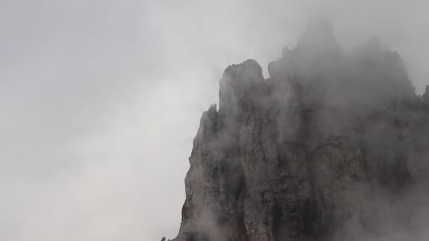 Туман Движение Облаков Фоне Гор — стоковое видео