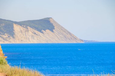 Anapa 'da Karadeniz. Rus güneyinde. Temiz havalarda deniz. Mavi okyanus. . Deniz arka planı.