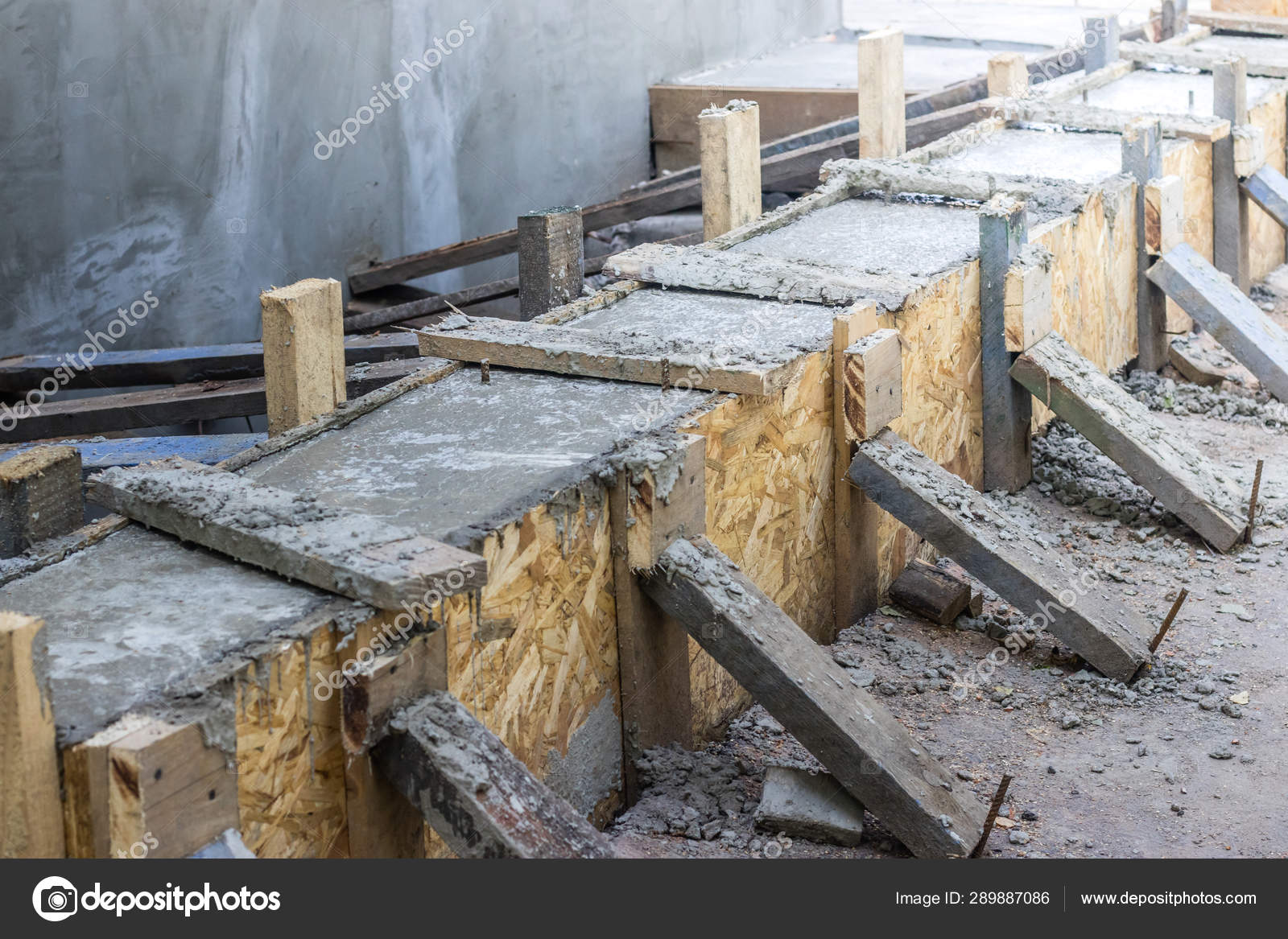 Pouring Concrete Base House Form Work Home Construction Stock Photo by ©alenka2194 289887086