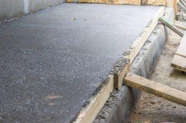 Evin beton tabanının döküm, form-iş ev inşaatı
