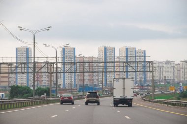 Rusya, Moskova - 23 Temmuz 2019: Moskova'da gündüz saatlerinde Mkad'da trafik sıkışıklığı