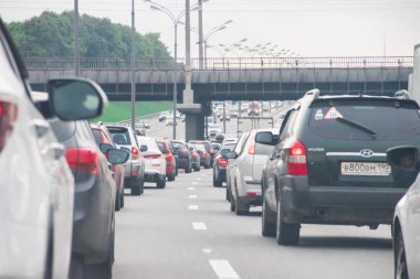 Rusya, Moskova - 23 Temmuz 2019: Moskova'da gündüz saatlerinde Mkad'da trafik sıkışıklığı