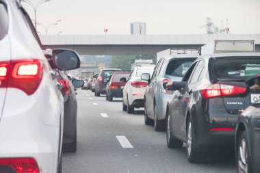 Rusya, Moskova - 23 Temmuz 2019: Moskova'da gündüz saatlerinde Mkad'da trafik sıkışıklığı