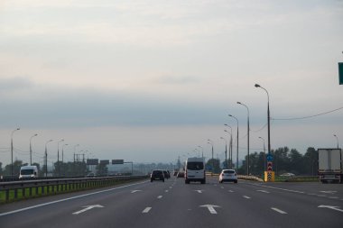 Rusya, Moskova - 23 Temmuz 2019: Moskova'da gündüz saatlerinde Mkad'da trafik sıkışıklığı