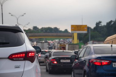 Rusya, Moskova - 23 Temmuz 2019: Moskova'da gündüz saatlerinde Mkad'da trafik sıkışıklığı